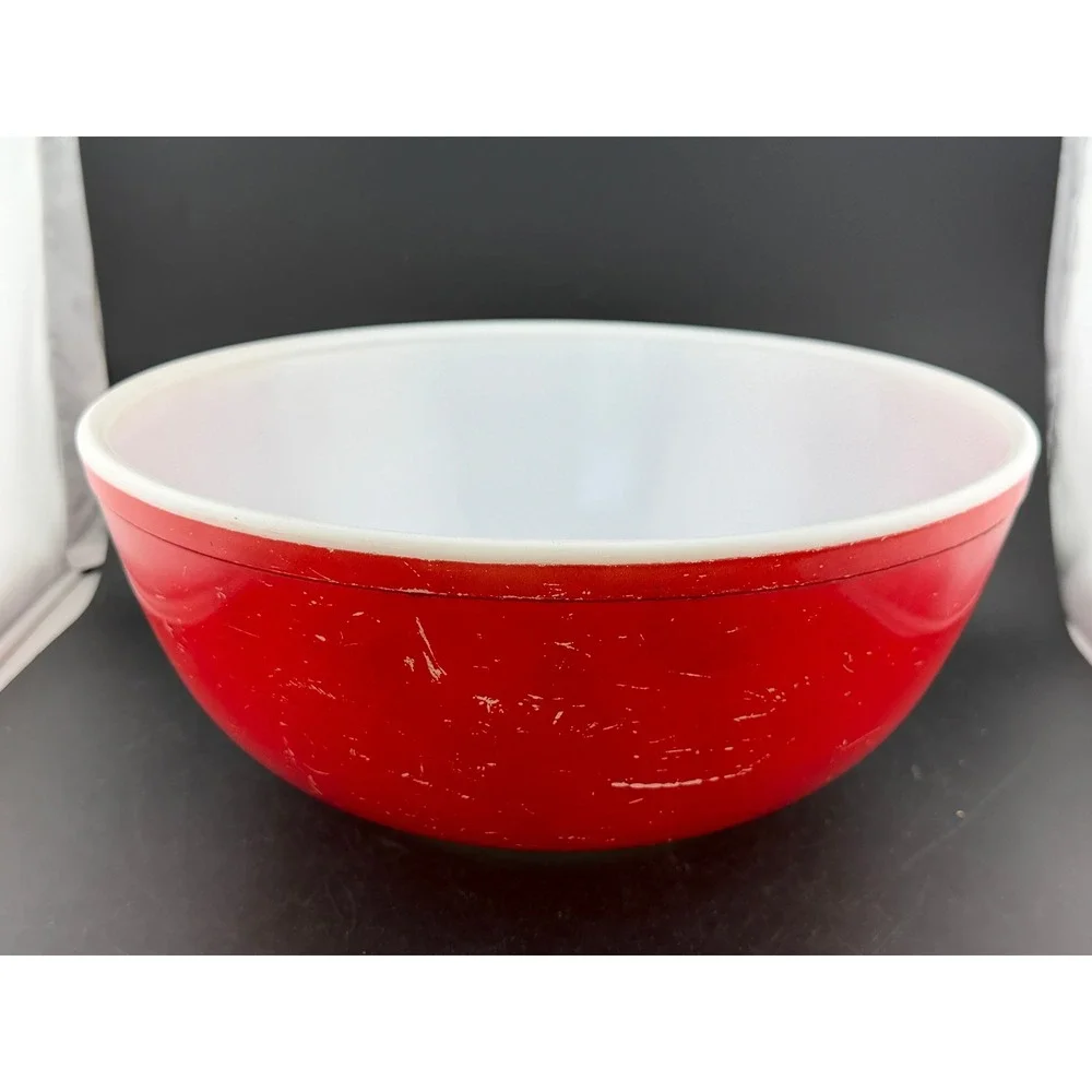 Vintage Pyrex Primary Colors Mixing Bowls: 4qt Red 404 and Yellow, Set of 2